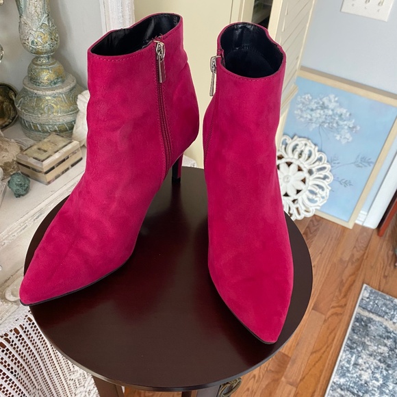 BAMBOO Shoes - NWOT Hot Pink Faux Suede Bootie BAMBOO brand with Silver Tone Toggle Side Zipper